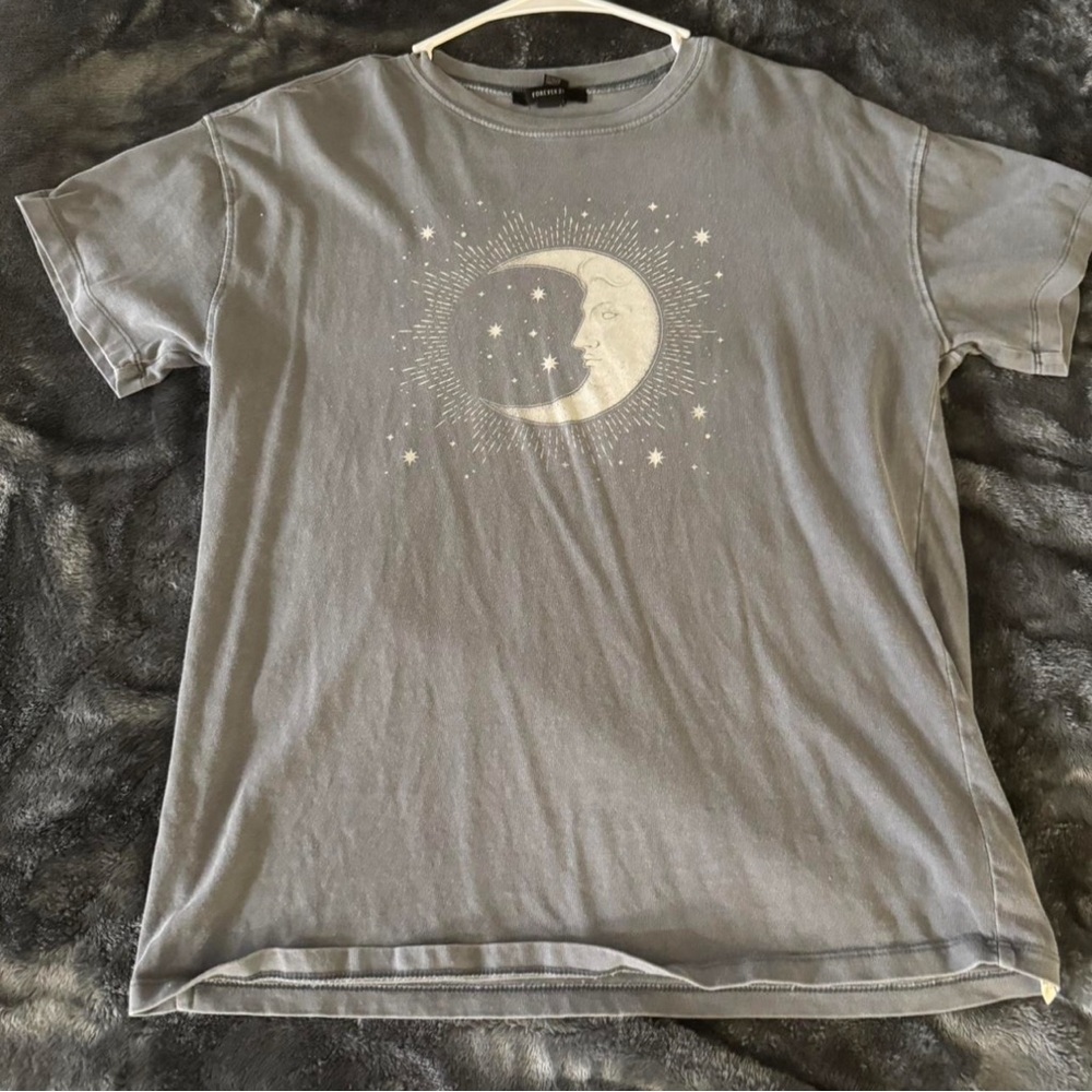 Forever 21 Gray Casual Tee